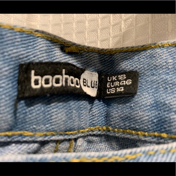 Women’s High Waisted Distressed Ripped Mom Jeans - Picture 5 of 6